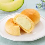 ファミマから季節限定発売!冷やして食べるとろけるくりーむパン クラウンメロンが大人気!