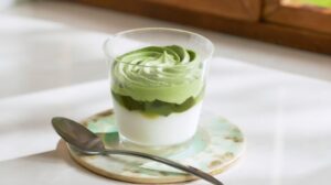 ローソン 夏の新作！ Uchi Café ごち層スイーツ「お抹茶＆ミルクプリン」が魅力的