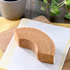 濃厚なミルキャラメルの魅力で至福の甘美を。ミルクキャラメルバウムの幸せなひと時をお届け