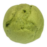【セブン】ふわもち生地にとろーり抹茶クリーム「鈴鹿のかぶせ茶もこ」