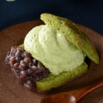 ほろ苦い抹茶と濃厚なつぶあんが絶妙なハーモニー！ローソンのスコーンサンドで和の幸せを味わおう。