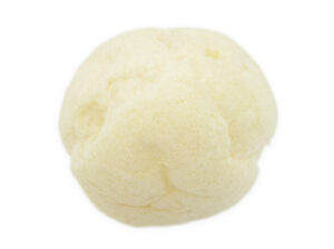 セブンから白バラ牛乳のミルクもこ、歯ごたえが癖になる至福の食べごたえ！