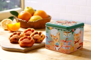 ネコ好き注目!猫シェフの可愛いキューブ缶、『ネコシェフ缶 Happy』が今年も限定発売!