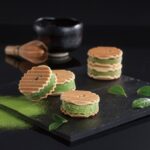 「千寿せんべいアイスクリーム抹茶」が新登場!観光グルメの新定番、京都でお花見にぴったりの逸品!